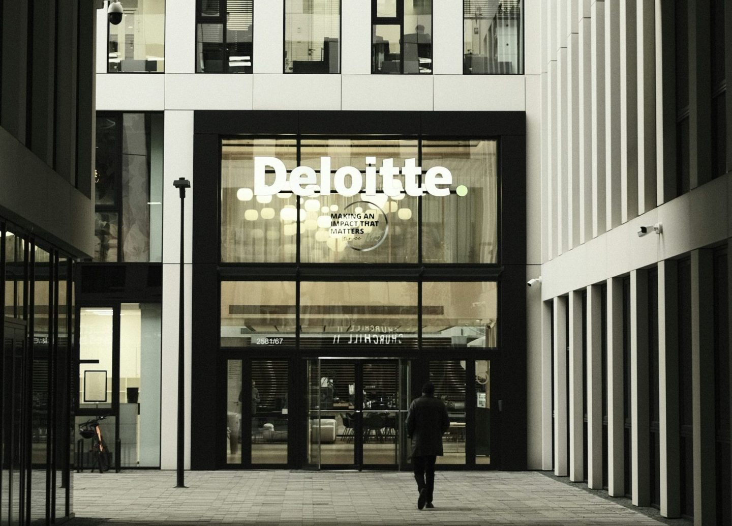 Управление ИИ: как автономные системы требуют контроля